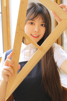 按在玻璃窗前C